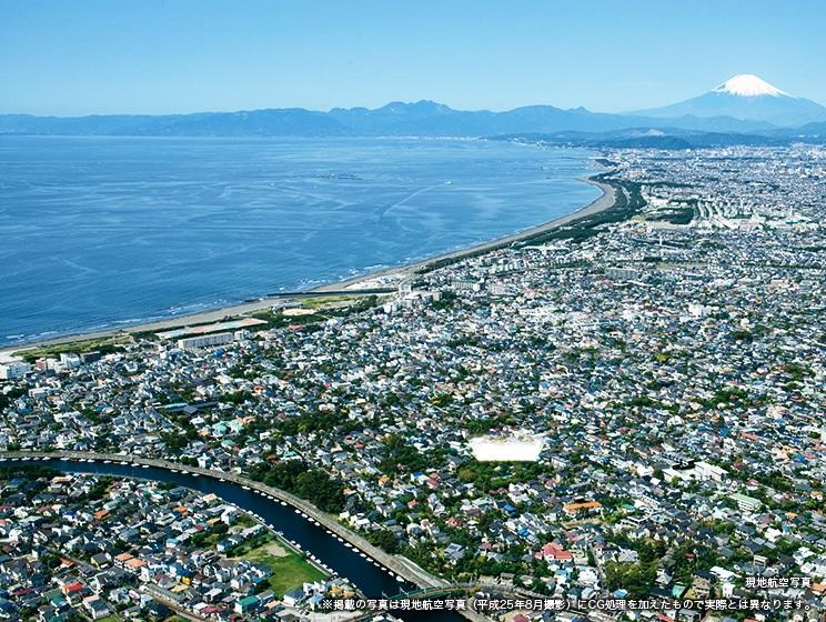 When passing a gentle landscape to increase draw the pine forests and hedgerows and the mansion, It spreads the sea of ​​Kugenumakaigan in front of the eye. Rich life will start to every day feel the nature.  ※ Aerial (May 2013 shooting). When passing a gentle landscape to increase draw the pine forests and hedgerows and the mansion, It spreads the sea of ​​Kugenumakaigan in front of the eye. Rich life will start to every day feel the nature. 