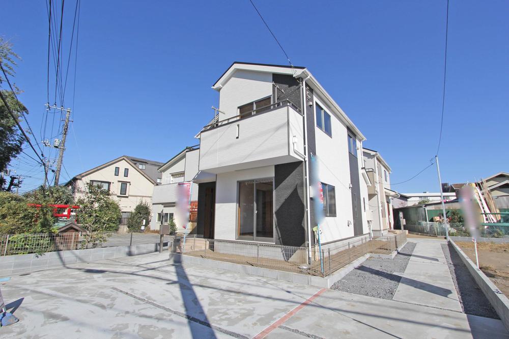 Model house photo. Same house builders construction results