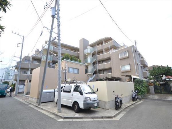 Local appearance photo. Local (12 May 2013) Shooting