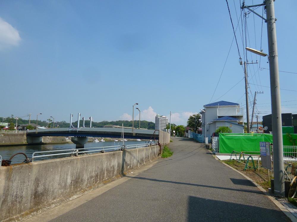 Local land photo. Surrounding less high building, Spread the blue sky far