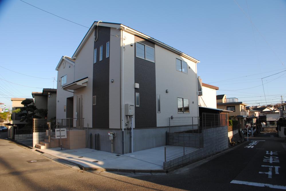 Local appearance photo. Local (11 May 2013) Shooting