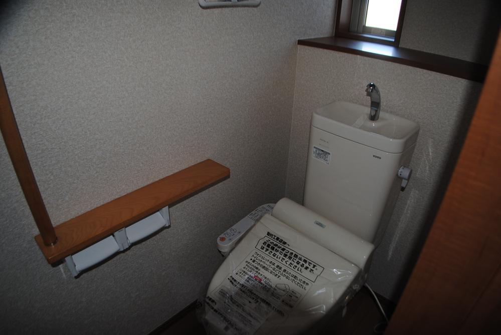 Toilet. Indoor (11 May 2013) Shooting