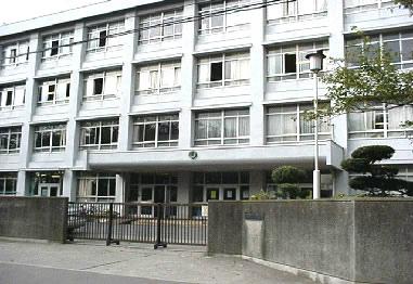 Junior high school. Akibadai 1219m until junior high school