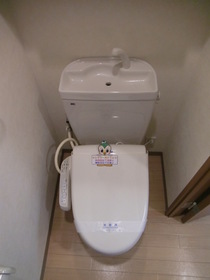 Toilet. Heating toilet seat