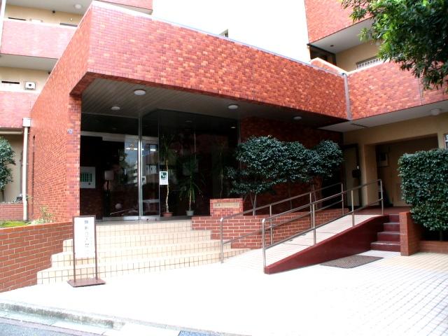 Entrance. Common areas