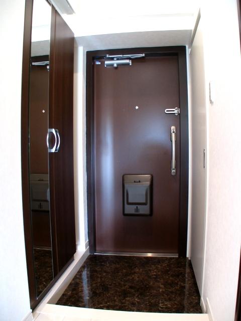 Entrance. Local (11 May 2013) Shooting