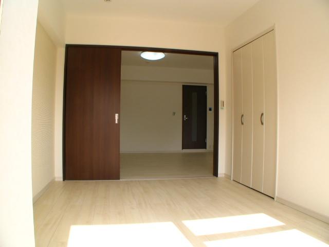 Non-living room. Indoor (11 May 2013) Shooting