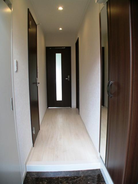 Entrance. Local (11 May 2013) Shooting