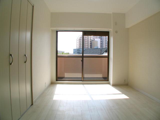 Non-living room. Indoor (11 May 2013) Shooting