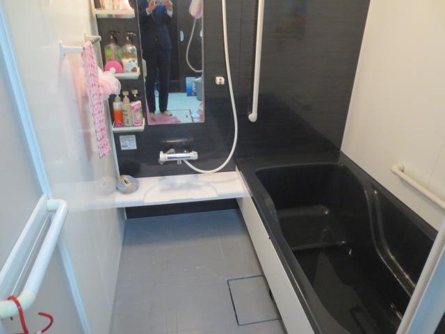 Bathroom. Indoor (11 May 2013) Shooting
