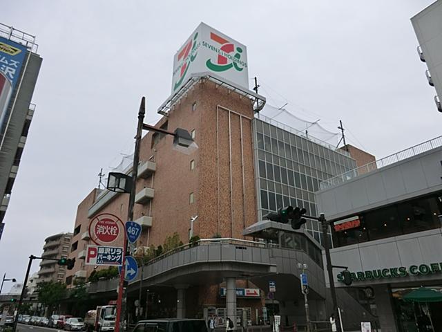 Shopping centre. Itoyoka de - up to 80m