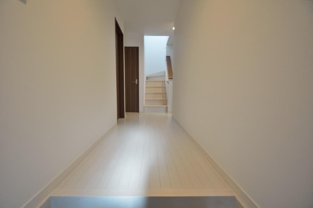 Entrance. Impressive entrance hall with straight extends to the stairs.