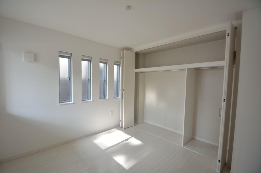 Non-living room. Housed plenty of Western-style.