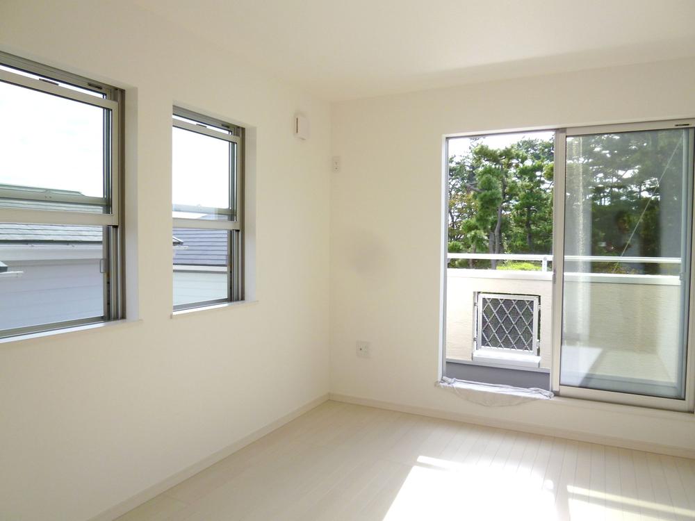 Non-living room. Airy 2 Kaiyoshitsu. We hope the green is from the wide balcony that follow from living.