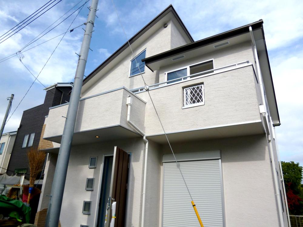 Local appearance photo. Stylish appearance of the small window lined up in the rhythmic accents.