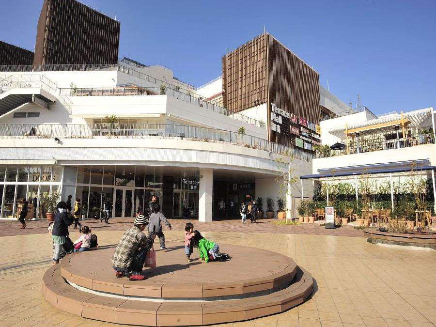 Shopping centre. 1200m to Terrace Mall Shonan