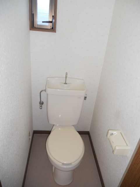 Toilet. UmiKon! Newlyweds Recommended! City gas