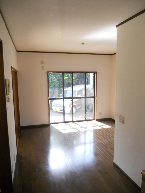 Living and room. UmiKon! Newlyweds Recommended! City gas