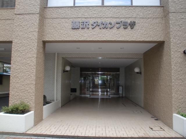 Entrance. Common areas