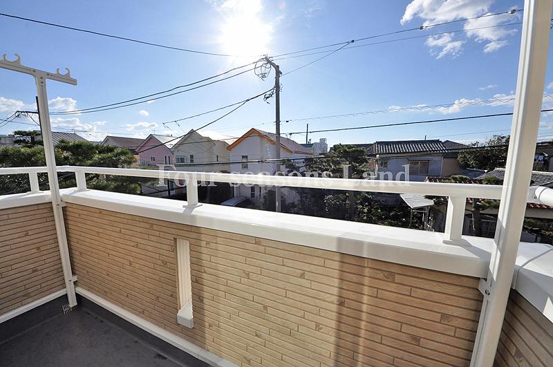 Balcony. Local (12 May 2013) Shooting Building 2