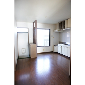 Kitchen. With window