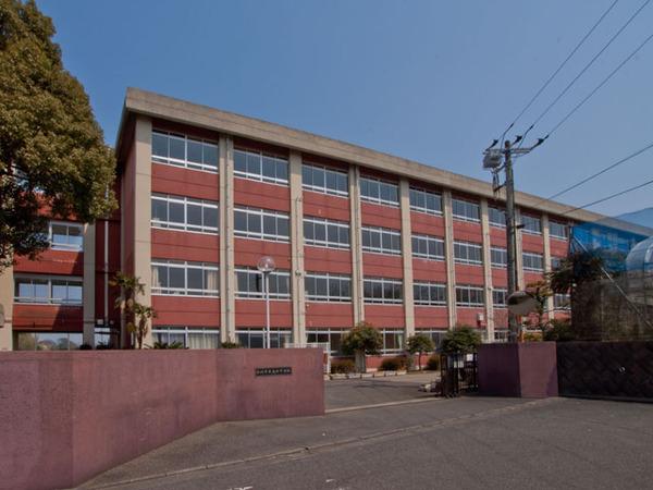 Junior high school. 1563m to Fujisawa Municipal Takakura Junior High School