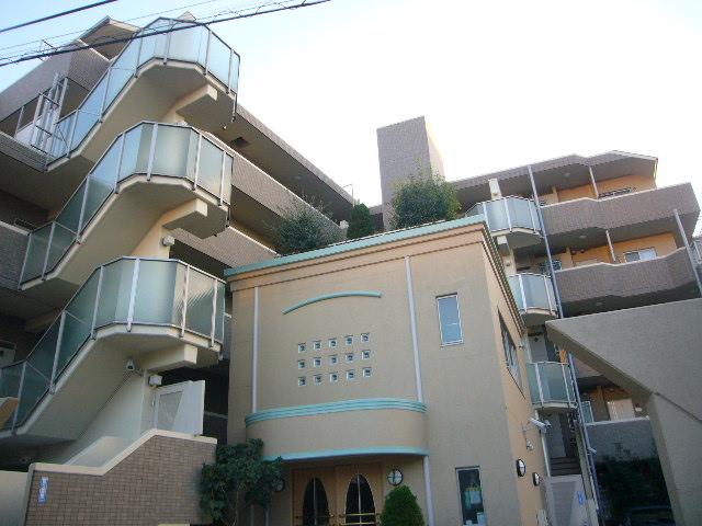 Local appearance photo. Local (11 May 2013) Shooting