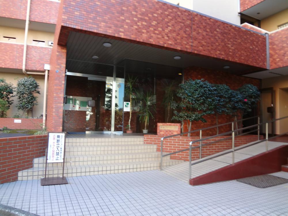 Entrance. Common areas