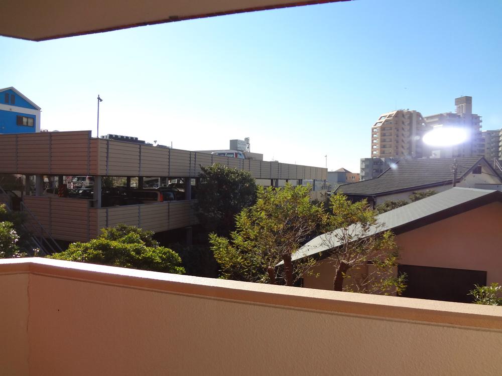 View photos from the dwelling unit. View from the site (November 2013) Shooting