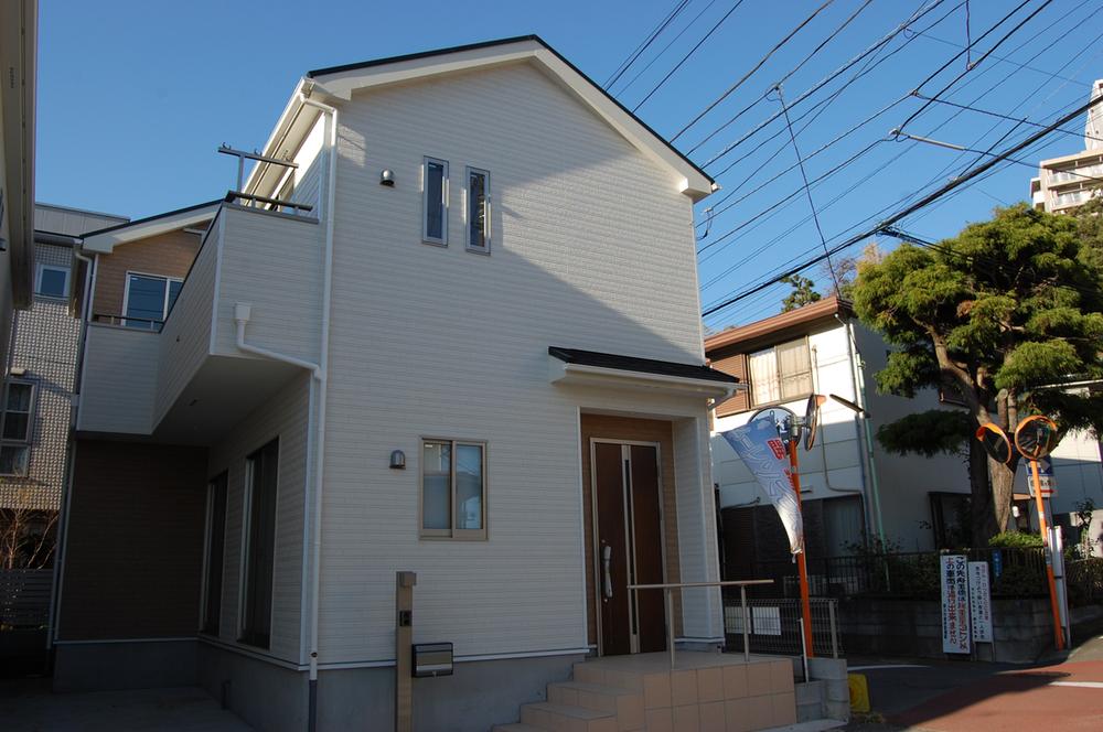 Local appearance photo. Local (11 May 2013) Shooting