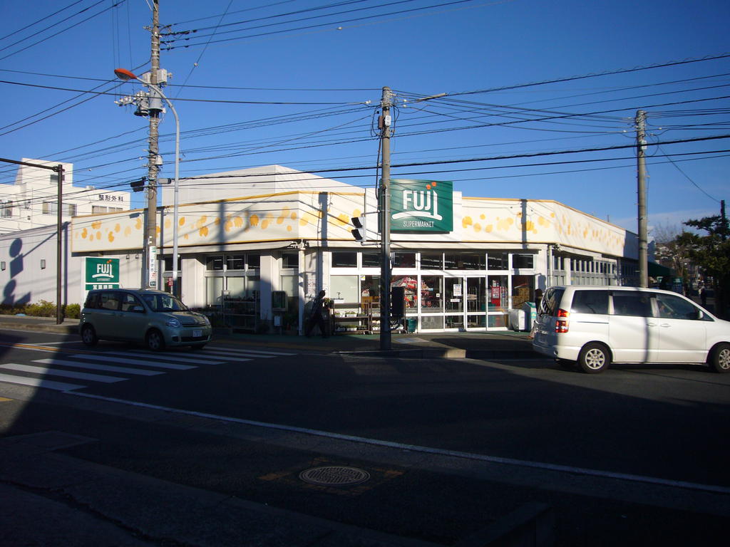 Supermarket. Fuji Kugenumafujigaya store up to (super) 897m