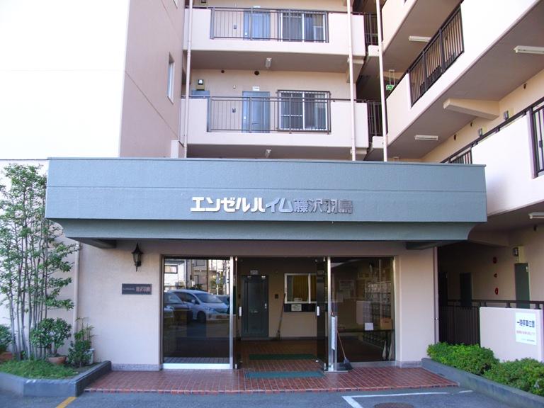 Entrance. Common areas