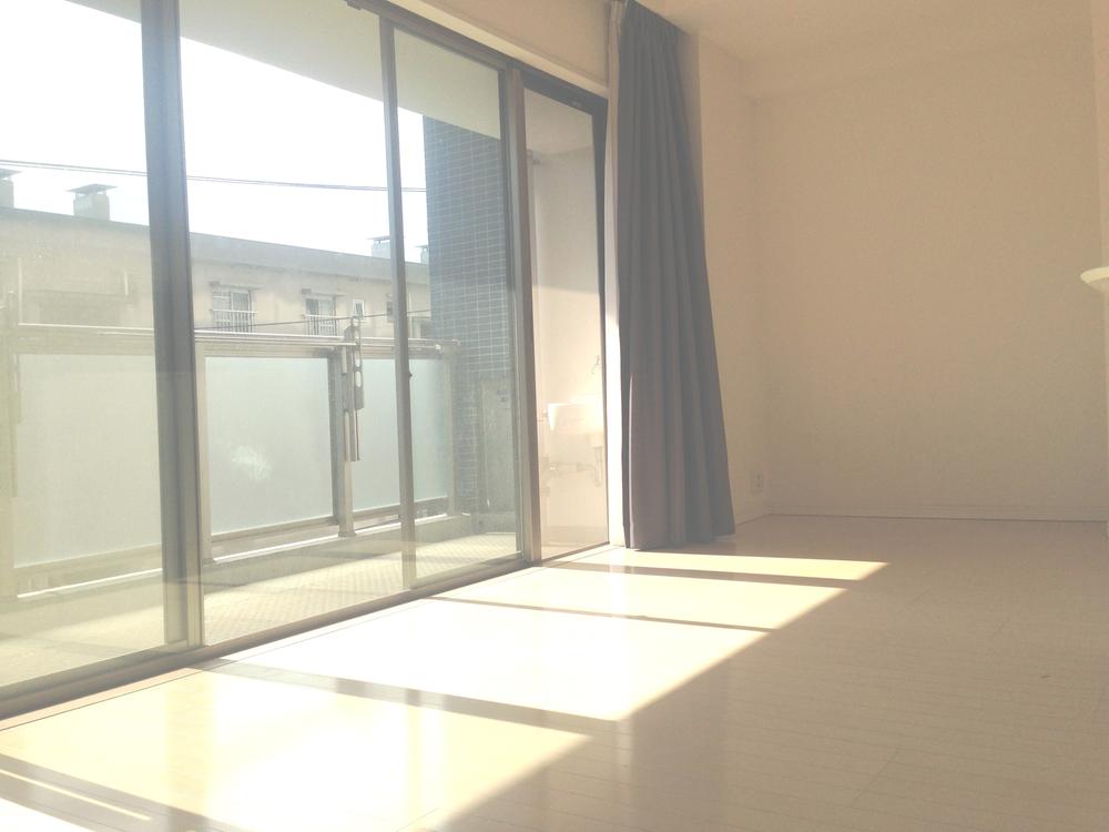 Living. Local (10 May 2013) Shooting