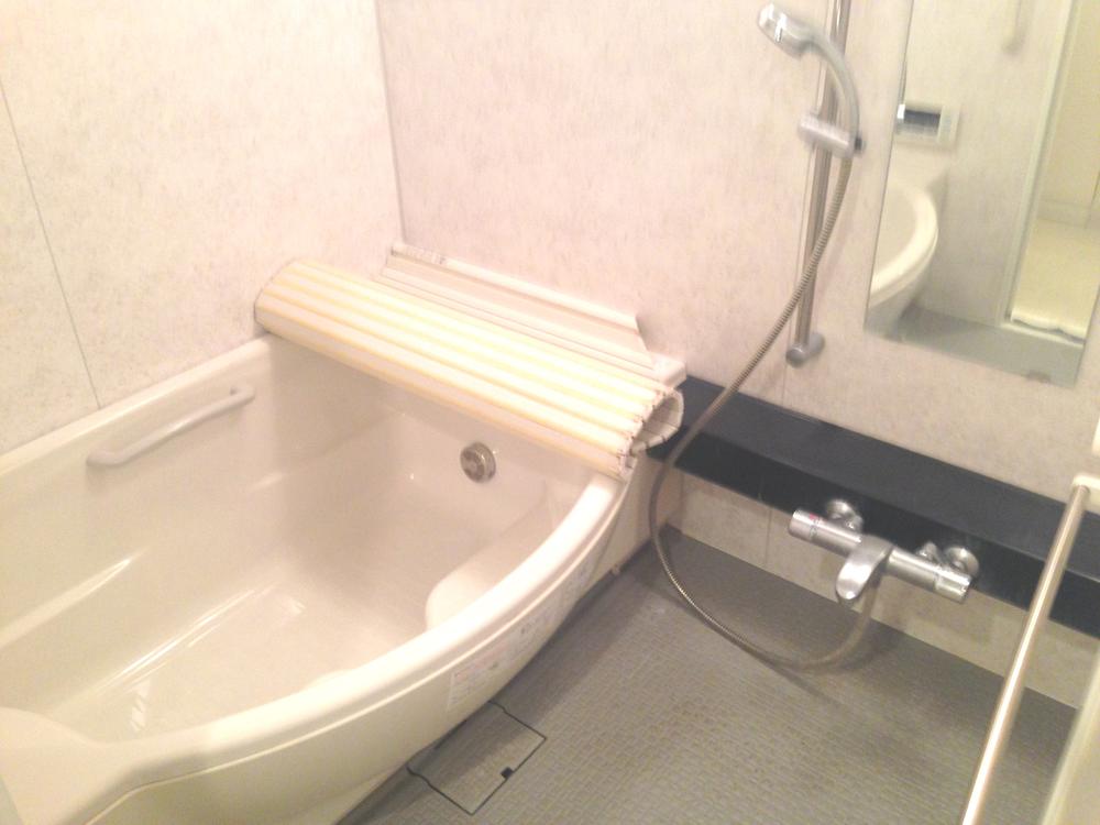 Bathroom. Local (10 May 2013) Shooting