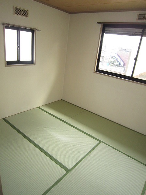 Other room space. It will calm the tatami