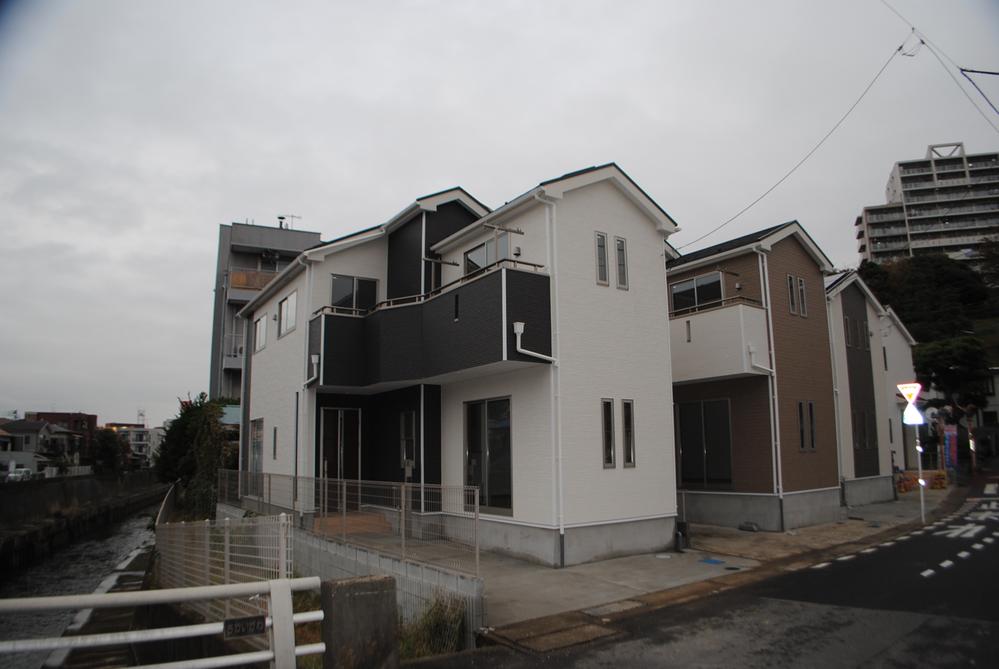 Local photos, including front road. Local (10 May 2013) Shooting