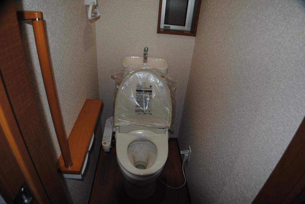 Toilet. Indoor (10 May 2013) Shooting