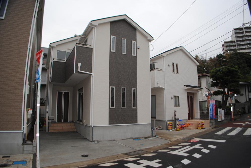 Local appearance photo. Local (10 May 2013) Shooting