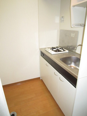 Kitchen. 1-neck with gas stove