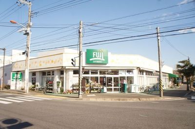 Supermarket. 90m to Fuji Super (Super)