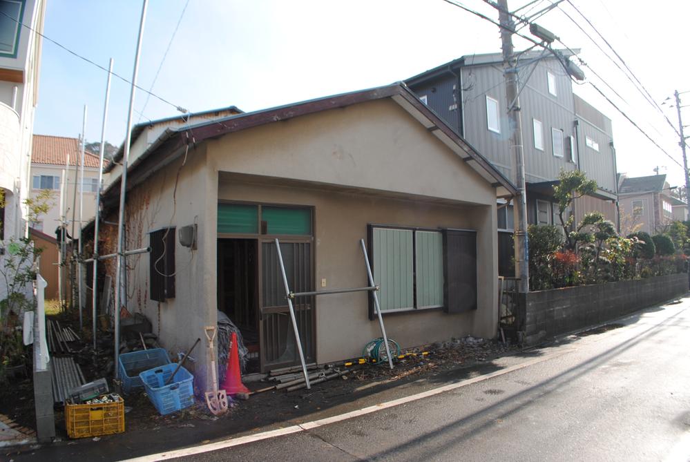 Local appearance photo. Local (12 May 2013) Shooting