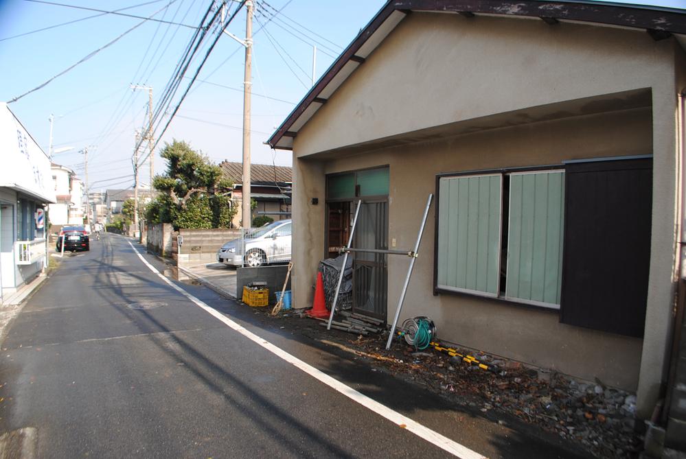 Local photos, including front road. Local (12 May 2013) Shooting