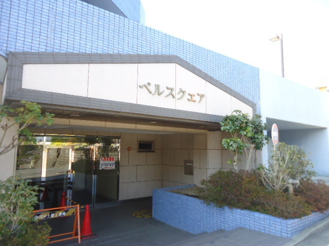 Entrance. It deals key money ・ Renewal fee without