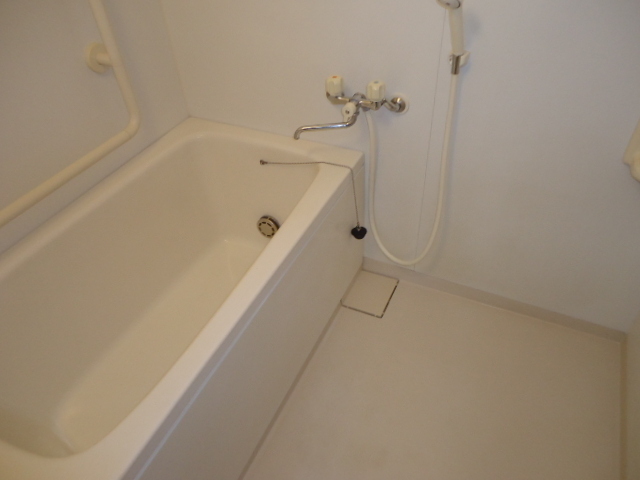 Bath. It deals key money ・ Renewal fee without