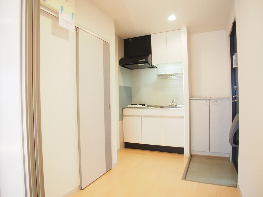 Kitchen. Although kitchen and enter the entrance, There is also a separate washroom! ! 