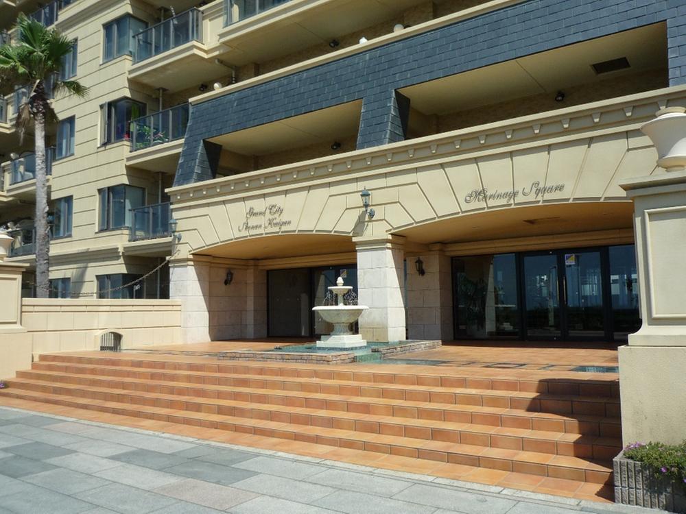 Entrance. Common areas