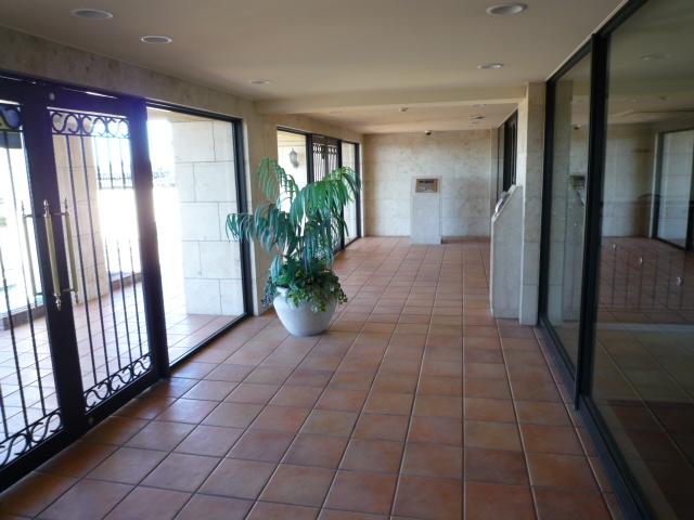 Entrance. Common areas