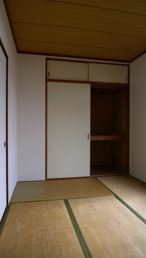 Receipt. Japanese-style room is a 6-quires of the closet. 