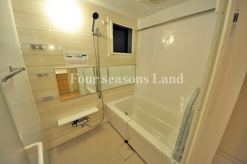 Bathroom. Indoor (12 May 2013) Shooting