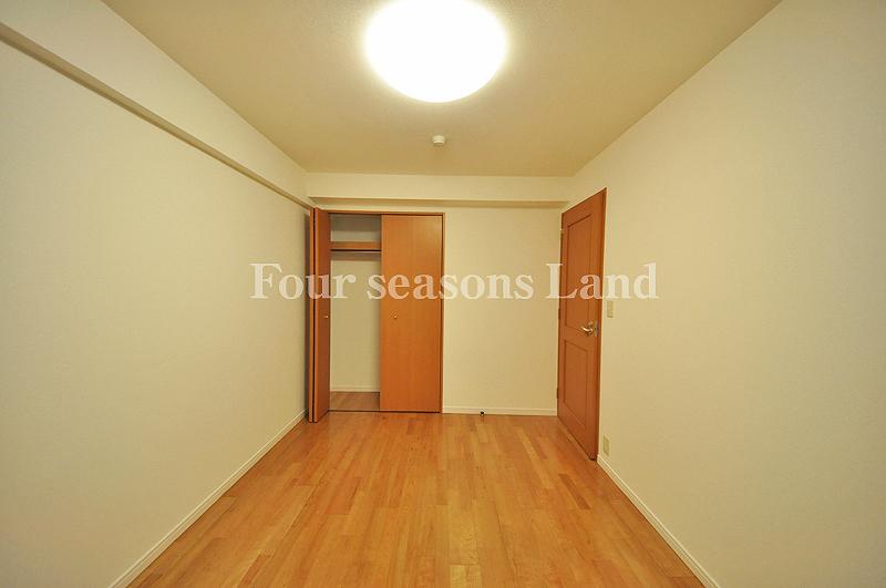 Non-living room. Indoor (12 May 2013) Shooting